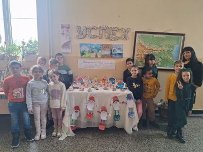 Клуб "Играя и творя" с публична изява 1